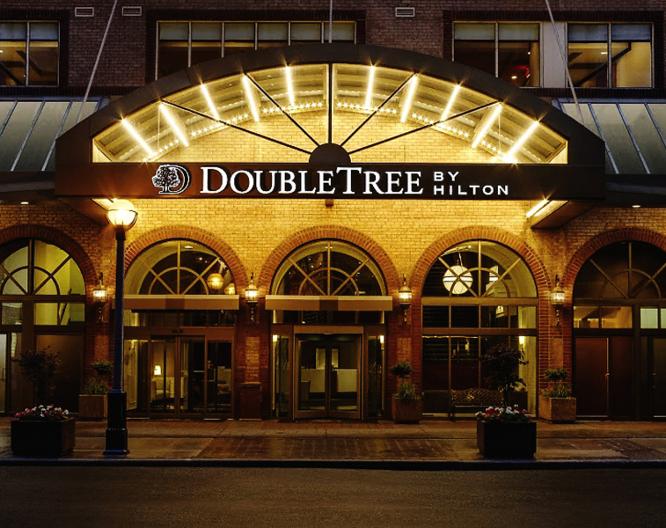 Doubletree by Hilton Toronto - Außenansicht