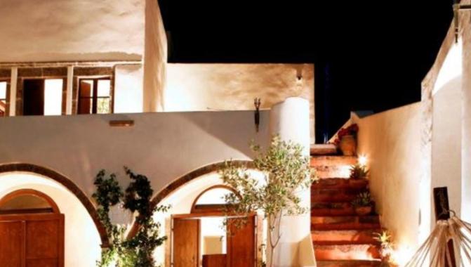 Villas And Mansions Of Santorini